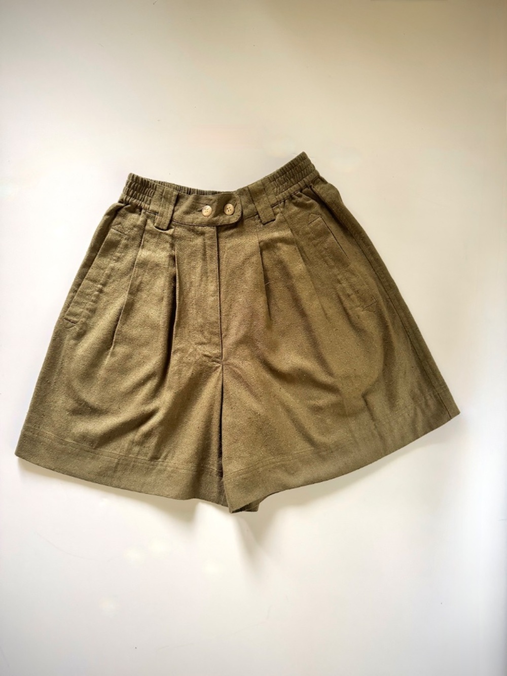 100% Silk - 'Roo Crossing' Shorts - Olive Green - Petite Small (Vintage)